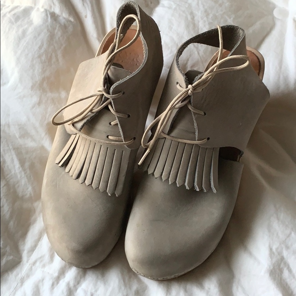 SOFIE CLOSED TOE BOOTIE WITH KILT, HIGH HEEL BRYR